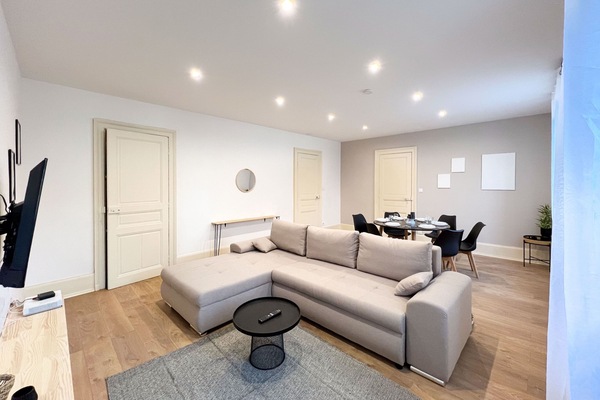 Large living room with dining area (1)