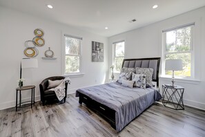 3 bedrooms, iron/ironing board, Internet, bed sheets