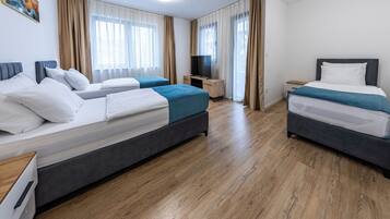 Comfort Triple Room | Premium bedding, pillowtop beds, individually decorated