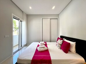 1 bedroom, iron/ironing board, free WiFi, bed sheets - PRAIA DA ROCHA MODERN by HOMING (Praia da Rocha)