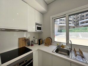Fridge, microwave, oven, dishwasher - PRAIA DA ROCHA MODERN by HOMING (Praia da Rocha)