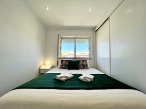 2 chambres, fer et planche à repasser, accès au Wi-Fi (inclus)