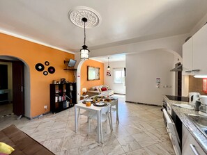 Fridge, microwave, oven, coffee/tea maker