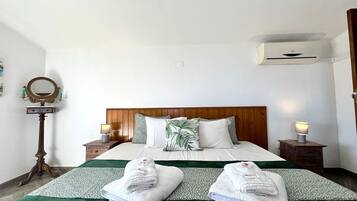 1 slaapkamer, een strijkplank/strijkijzer, gratis wifi, beddengoed