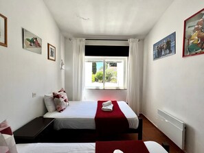 3 室のベッドルーム、アイロン / アイロン台、WiFi (無料)、ベッドシーツ