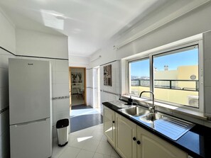 Frigorifero, microonde, forno, lavastoviglie