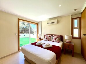 4 bedrooms, iron/ironing board, free WiFi, bed sheets - VILAMOURA  AMAZING GOLF VILLA 1 WITH POOL by HOMIN (Vilamoura)