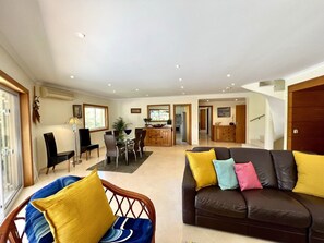 TV - VILAMOURA  AMAZING GOLF VILLA 1 WITH POOL by HOMIN (Vilamoura)