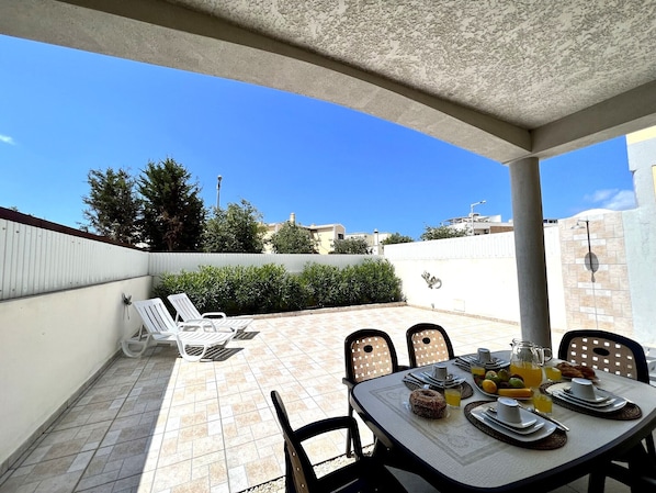 Outdoor dining