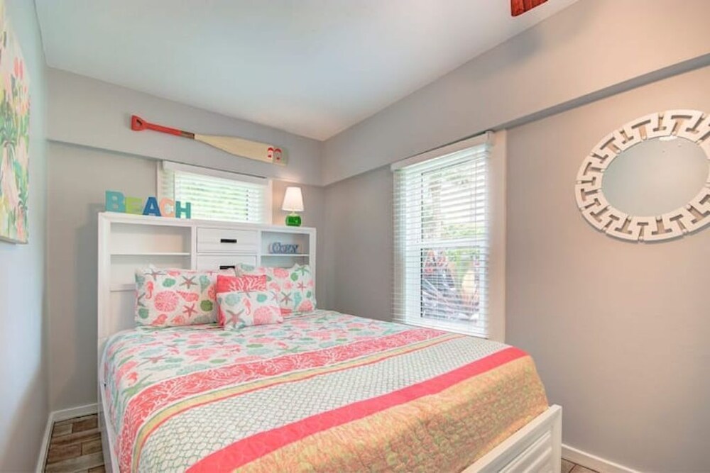 Heated POOL 2 Houses to BEACH Coastal MAIN House Clearwater Beach