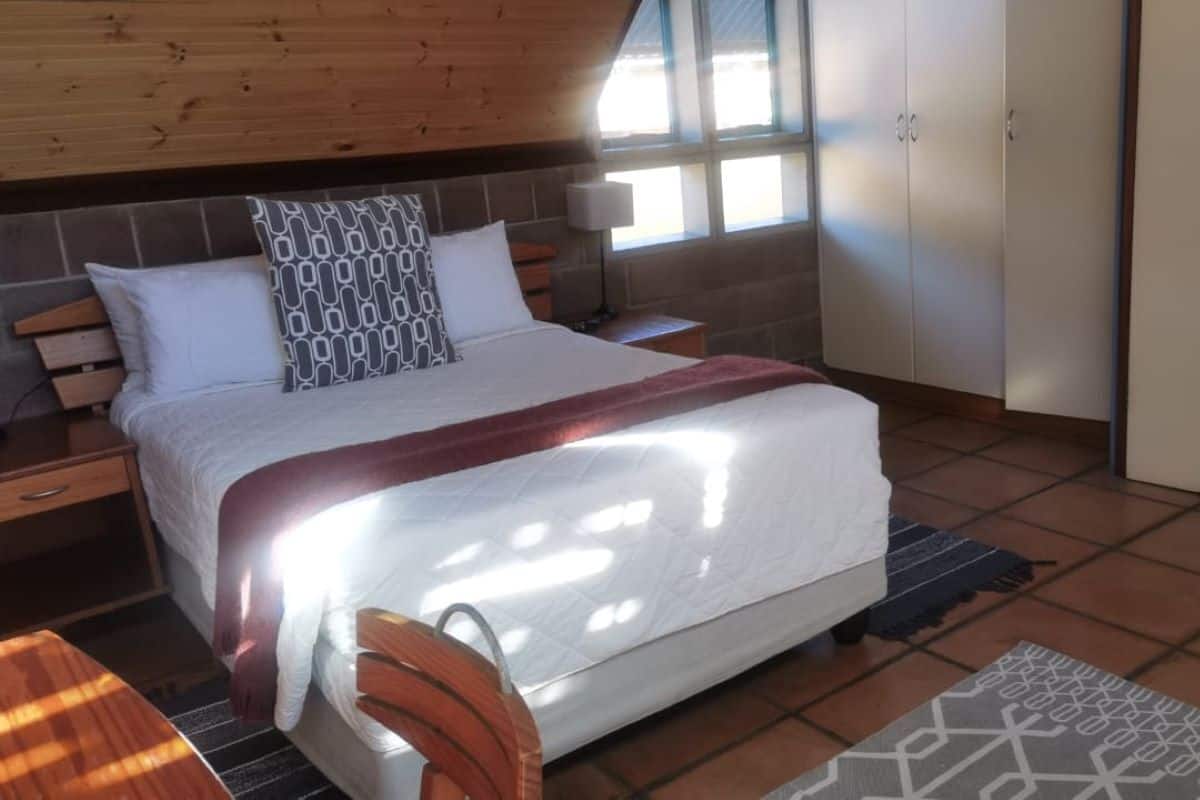 Quarto casal clássico | 3 quartos, roupas de cama premium, individualmente decorados