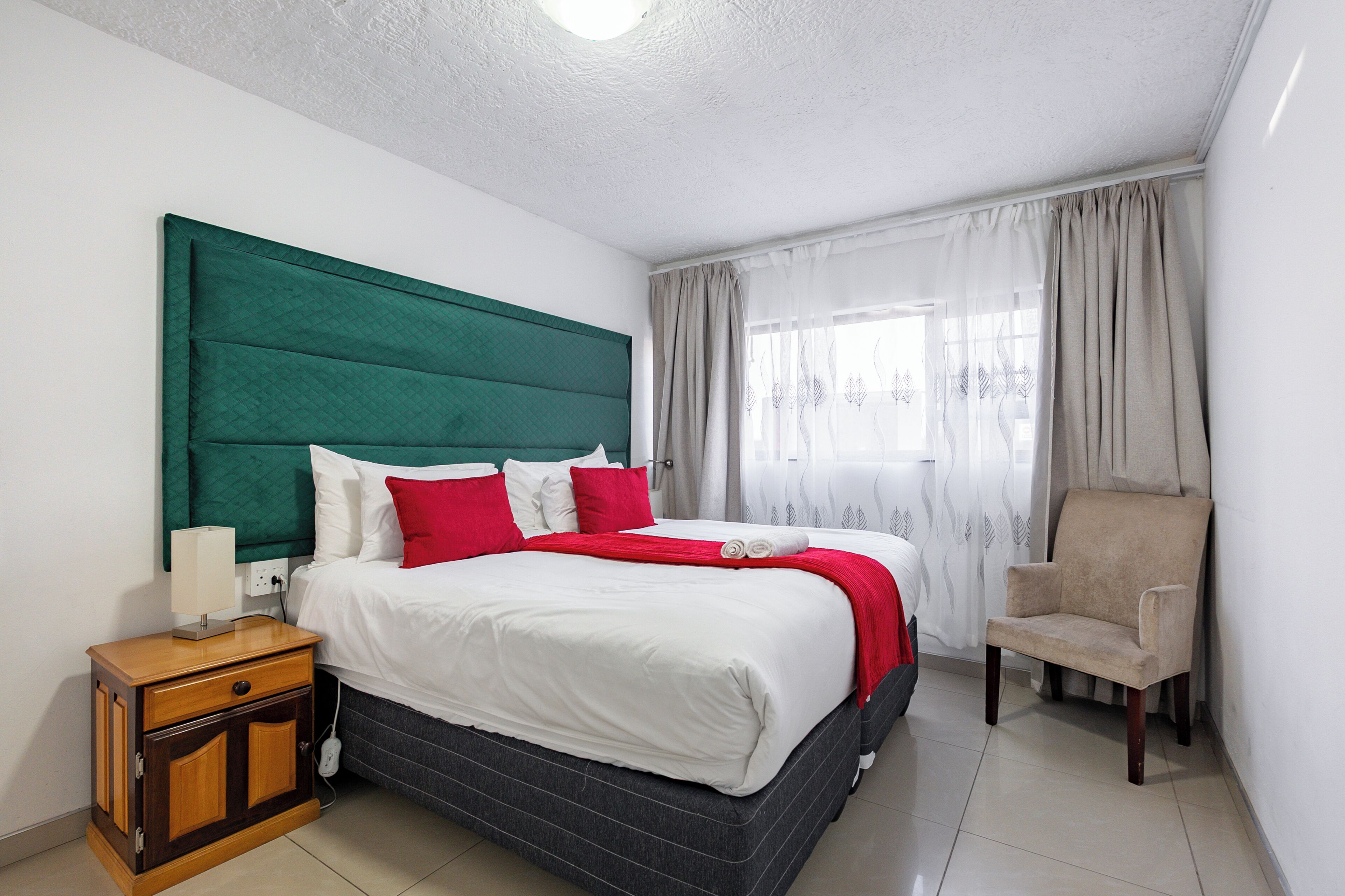 Exclusive Apartment | Premium bedding, individually decorated, desk, iron/ironing board