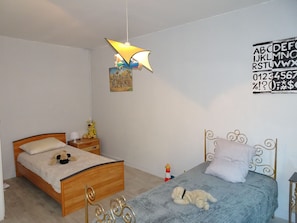 3 slaapkamers, een strijkplank/strijkijzer, rolstoeltoegang