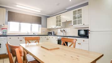 Fridge, electric kettle, toaster, cookware/dishes/utensils