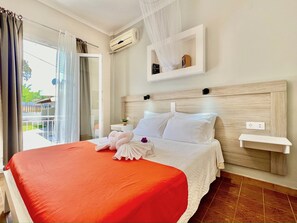 10 Schlafzimmer, Zimmersafe, Bügeleisen/Bügelbrett, Reisekinderbett