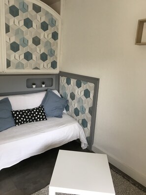 1 bedroom, iron/ironing board, WiFi, bed sheets - Studio Climatisé sur le Port (Hyères)