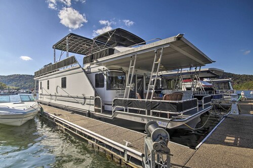 Fully Equipped Docked Houseboat at Log Pond Marina in Havre de Grace, MD. 