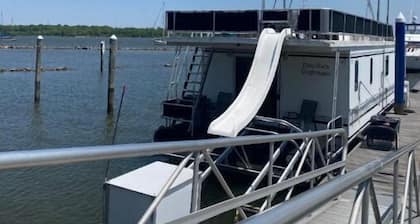 Fully Equipped Docked Houseboat at Log Pond Marina in Havre de Grace, MD.