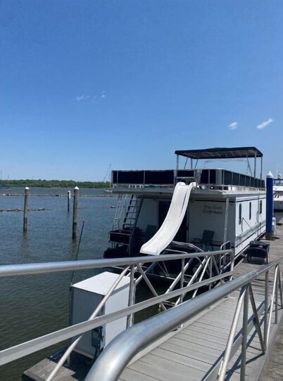 Fully Equipped Docked Houseboat at Log Pond Marina in Havre de Grace, MD. 
