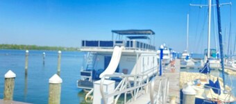 Fully Equipped Docked Houseboat at Log Pond Marina in Havre de Grace, MD. 