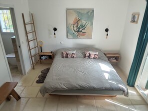 5 Schlafzimmer, Schreibtisch, Bügeleisen/Bügelbrett, Reisekinderbett