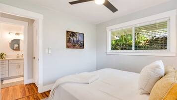 3 bedrooms, desk, iron/ironing board, travel crib