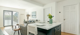 St. Edwards Overlook - Walk to Sligo Town!