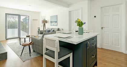 St. Edwards Overlook - Walk to Sligo Town!