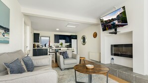 TV, fireplace - St. Edwards Overlook - Walk to Sligo Town! (Sligo)