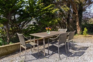 Outdoor dining - St. Edwards Overlook - Walk to Sligo Town! (Sligo)