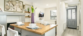 St. Edwards Hill-Downtown Style + Classic Elegance