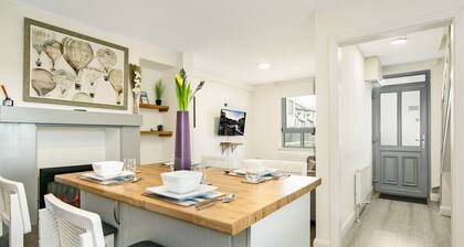 St. Edwards Hill-Downtown Style + Classic Elegance