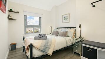 2 bedrooms, iron/ironing board, travel cot, Internet