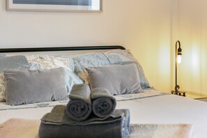 2 bedrooms, iron/ironing board, travel cot, Internet