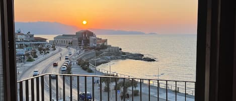 Superior Room, Sea View | 1 bedroom, in-room safe, blackout drapes, soundproofing