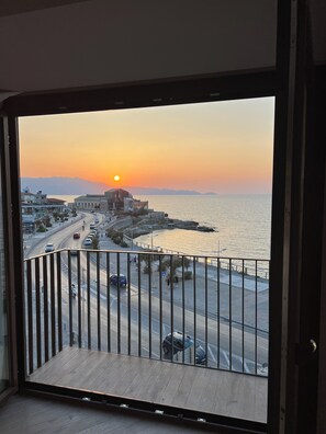 Superior Room, Sea View | In-room safe, blackout drapes, soundproofing, iron/ironing board - Vespera City Hotel (Heraklion)