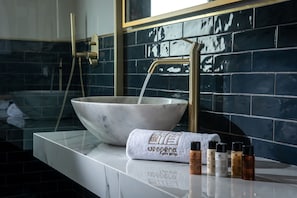 Free toiletries, hair dryer, bathrobes, slippers - Vespera City Hotel (Heraklion)