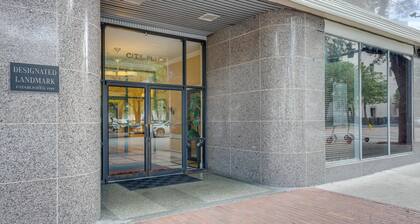 Downtown Jacksonville Studio w/ City Views!