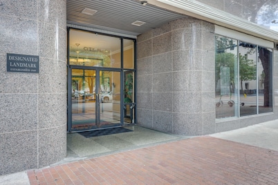 Downtown Jacksonville Studio w/ City Views!