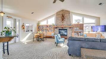 TV, fireplace, offices
