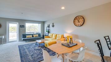 TV, fireplace, offices