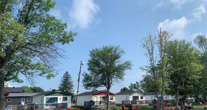 Humming Bird Cottage #5
Graceland cottages