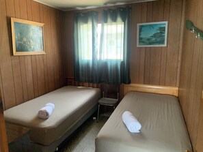 3 Schlafzimmer, Reisekinderbett