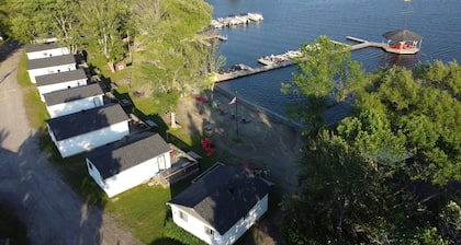 Pelican #8 Graceland Cottages