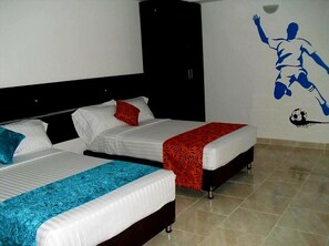 In-room safe, blackout curtains, soundproofing, free WiFi - Aw Hotel Sport (Cali)