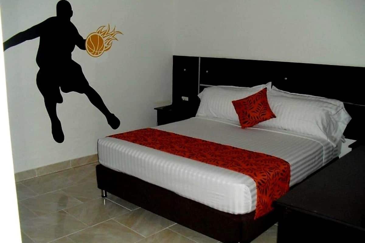 Caja de seguridad en la habitación, cortinas blackout y insonorización