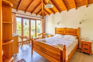 Desk, laptop workspace - Liman Pansiyon & Guesthouse (Datça)