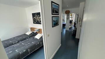 2 chambres, fer et planche Ă repasser