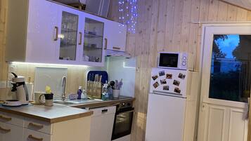 Micro-ondes, four, lave-vaisselle