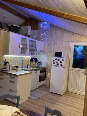 Micro-ondes, four, lave-vaisselle